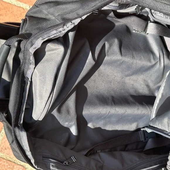 TUMI Black Rolling Travel Bag - Picture 7 of 9